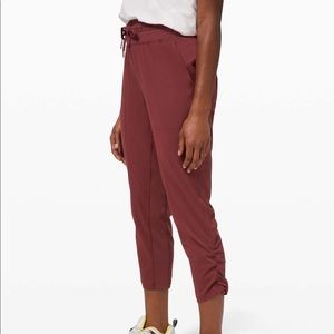 LULULEMON Dance Studio Crop